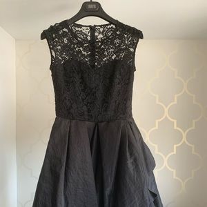 Black midi dress by Merchesa: classic and timeless